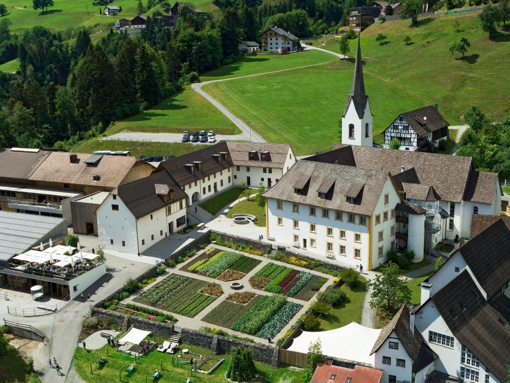 Propstei St. Gerold in Vogelperspektive im Sommer