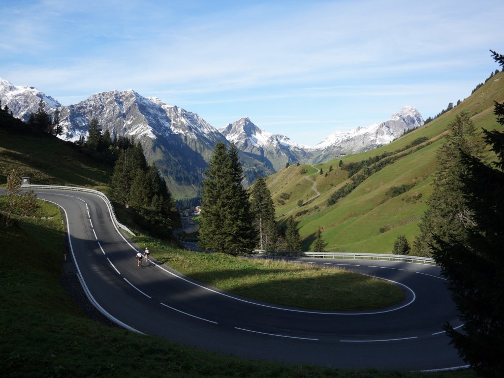 Kurvenreiche Strecke auf den Hochtannbergpass