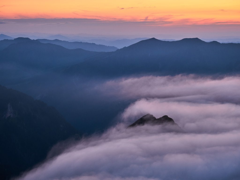 Sonnenuntergang Kanisfluh im Nebel